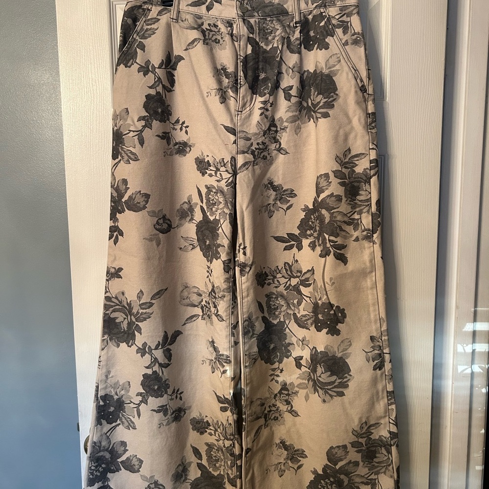 Wow!! 🤩 Pilcro Anthropologie Floral Print Wide-Leg Pants Jeans sz 31